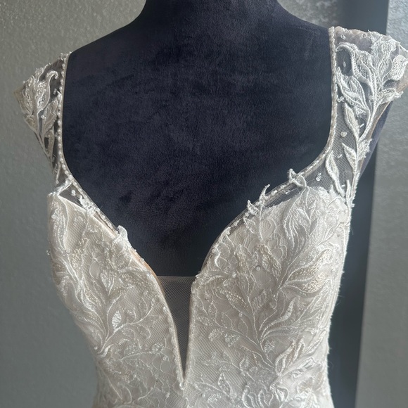Pronovias Erebus Wedding Dress - Picture 7 of 8